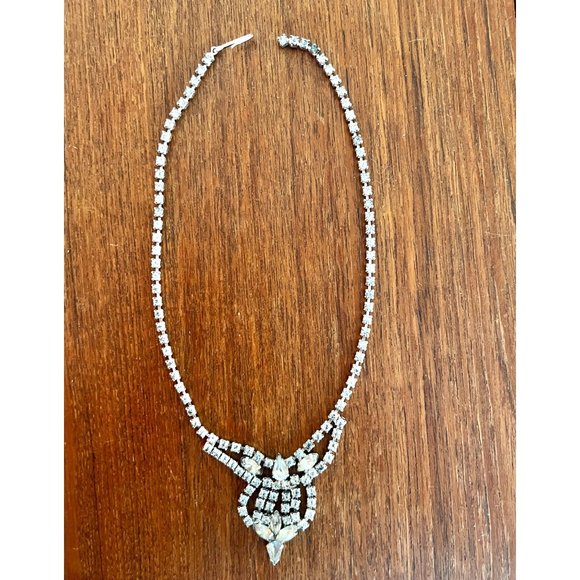 Unknown Jewelry - Vintage Rhinestone Bib Necklace With Statement Pendant 7" Drop Elegant Design